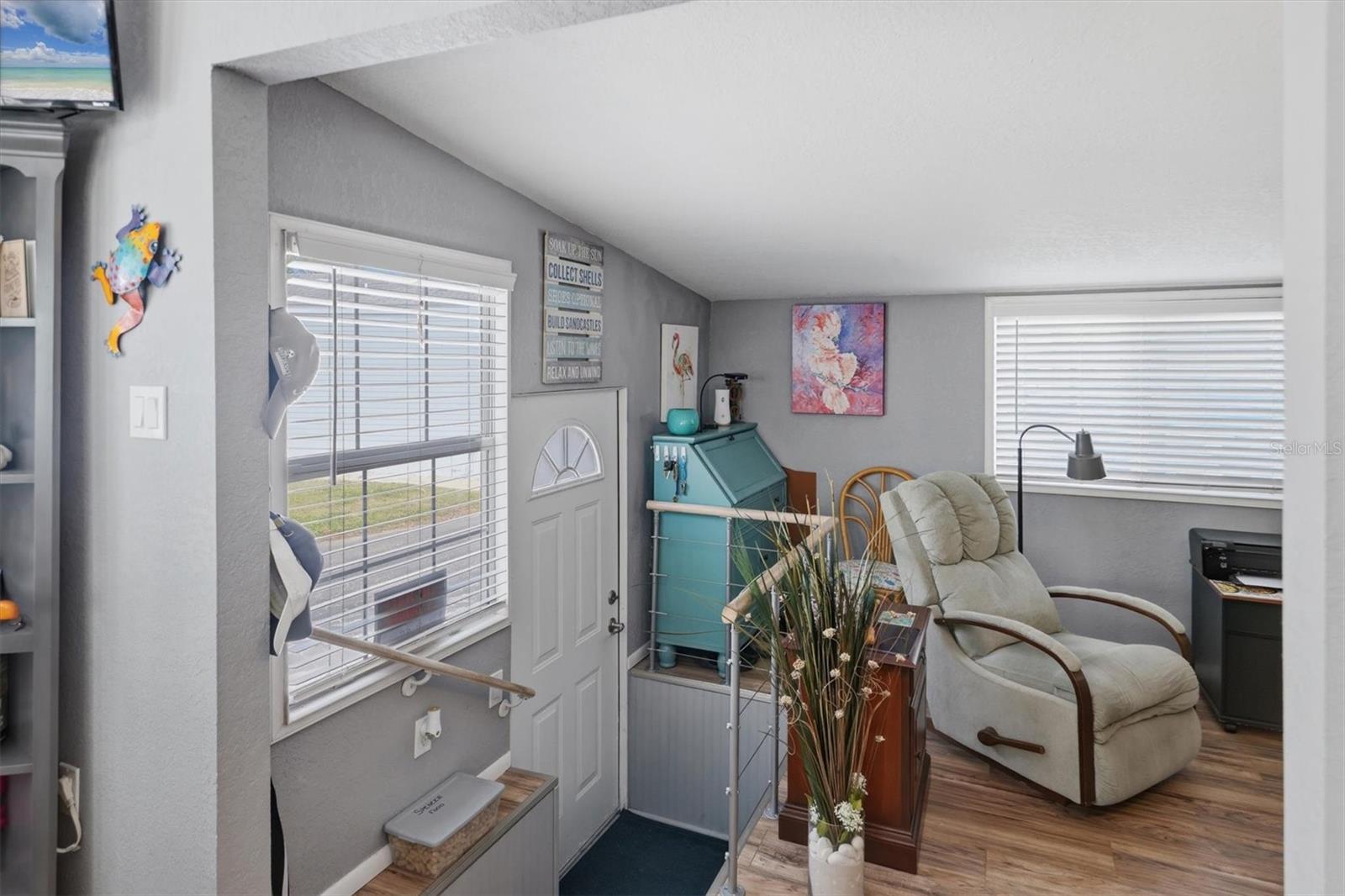 Image 4 of 34 For 1674 University Pkwy  41