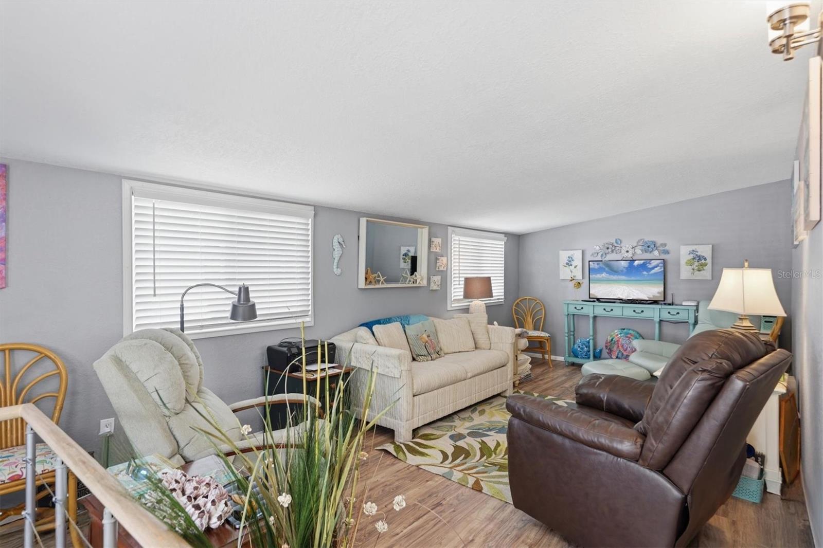 Image 5 of 34 For 1674 University Pkwy  41