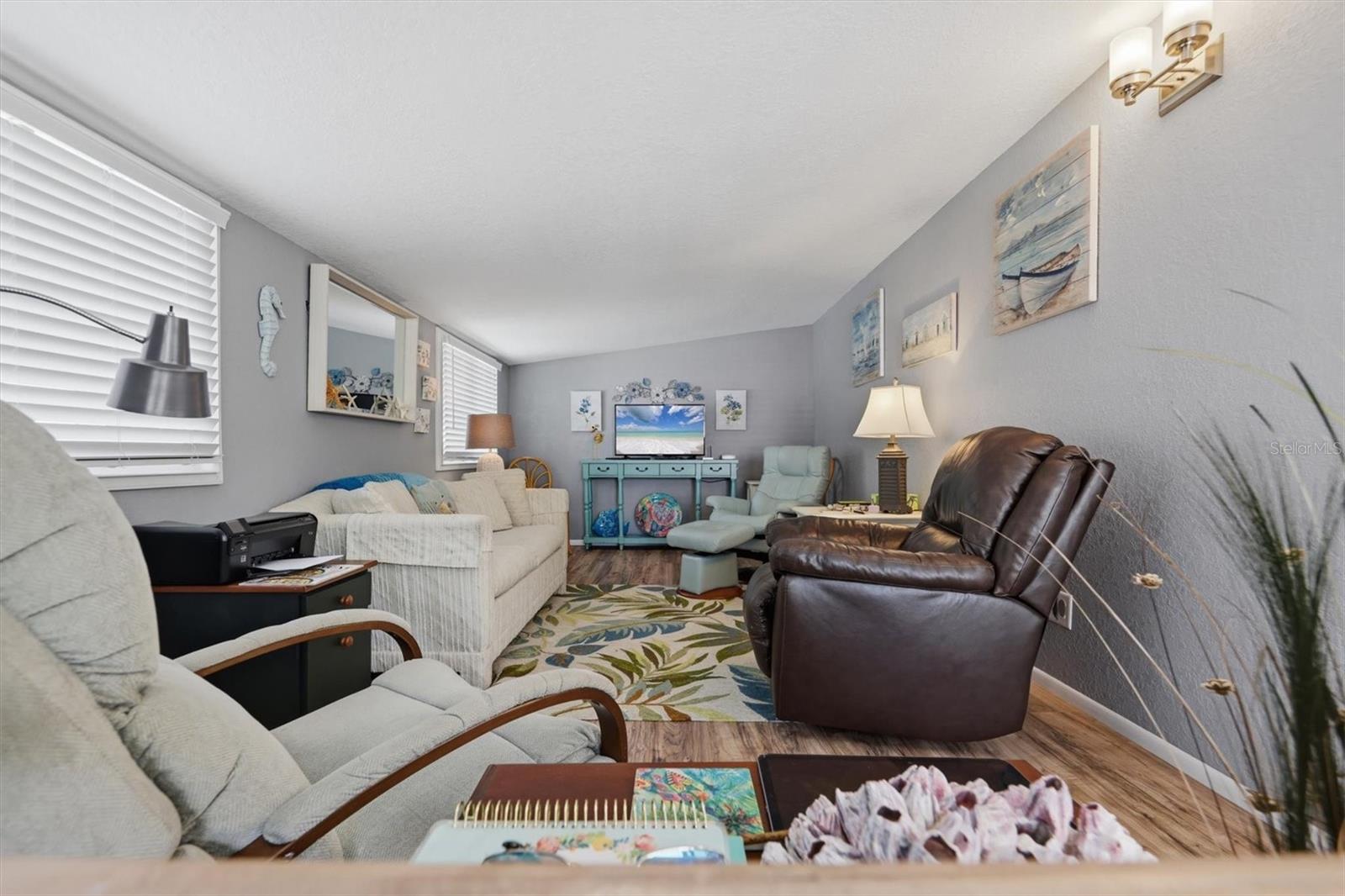 Image 6 of 34 For 1674 University Pkwy  41