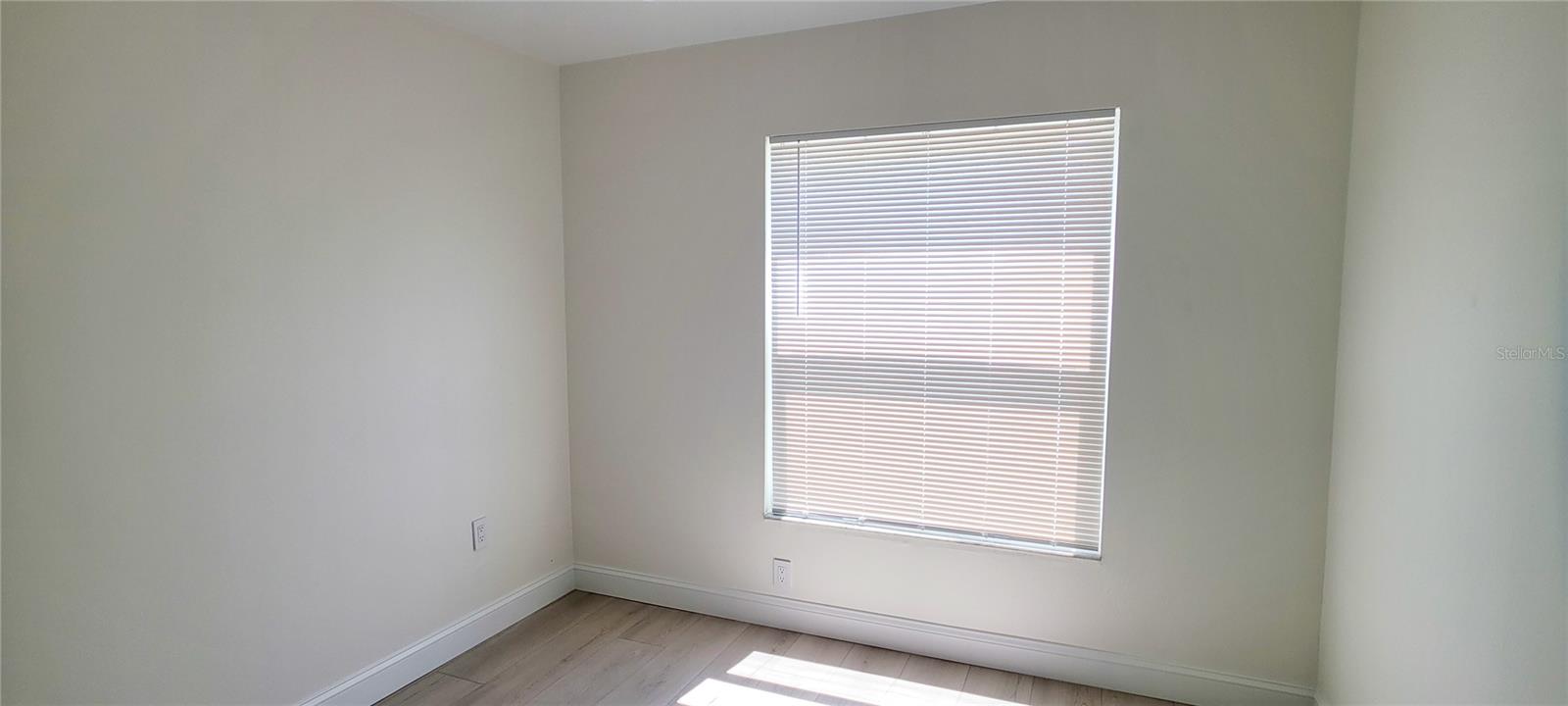 Image 22 of 36 For 4018 29th Avenue W