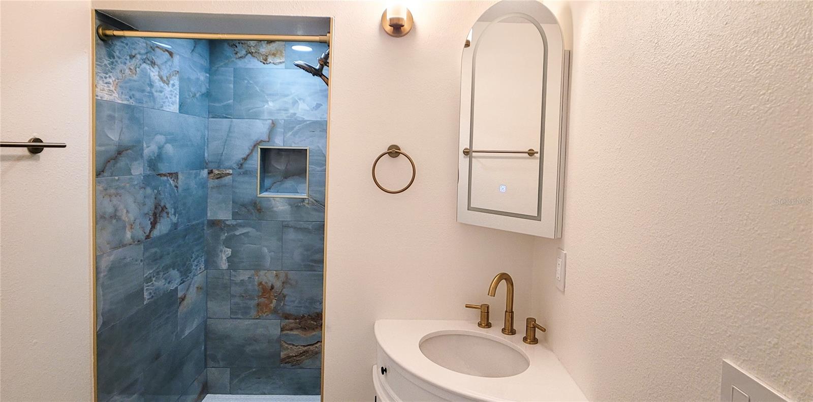 Image 27 of 36 For 4018 29th Avenue W