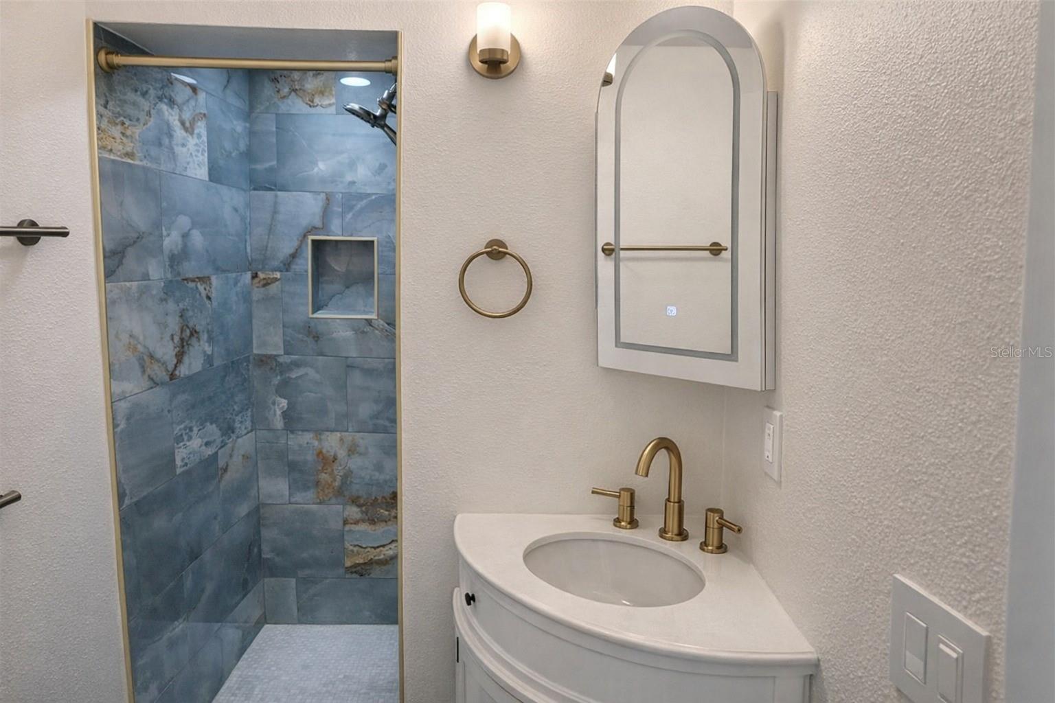 Image 5 of 36 For 4018 29th Avenue W