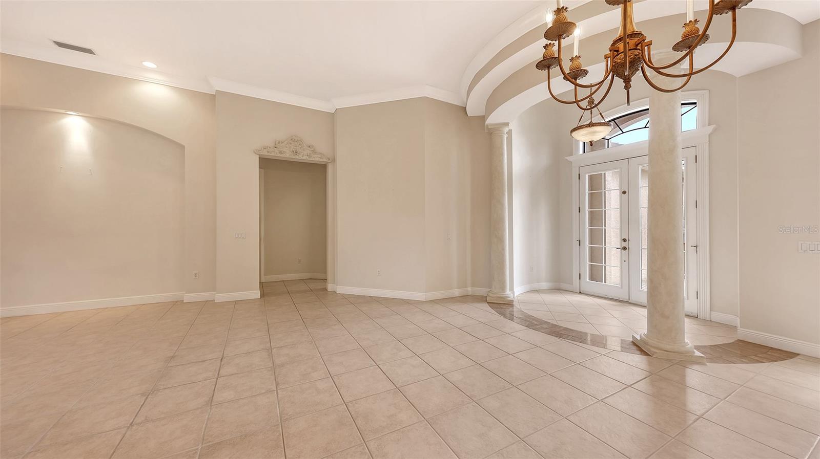 Image 12 of 77 For 7134 Whitemarsh Circle