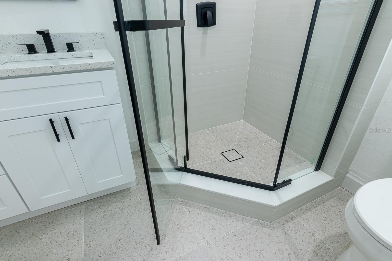 Image 21 of 34 For 420 Archibald Avenue