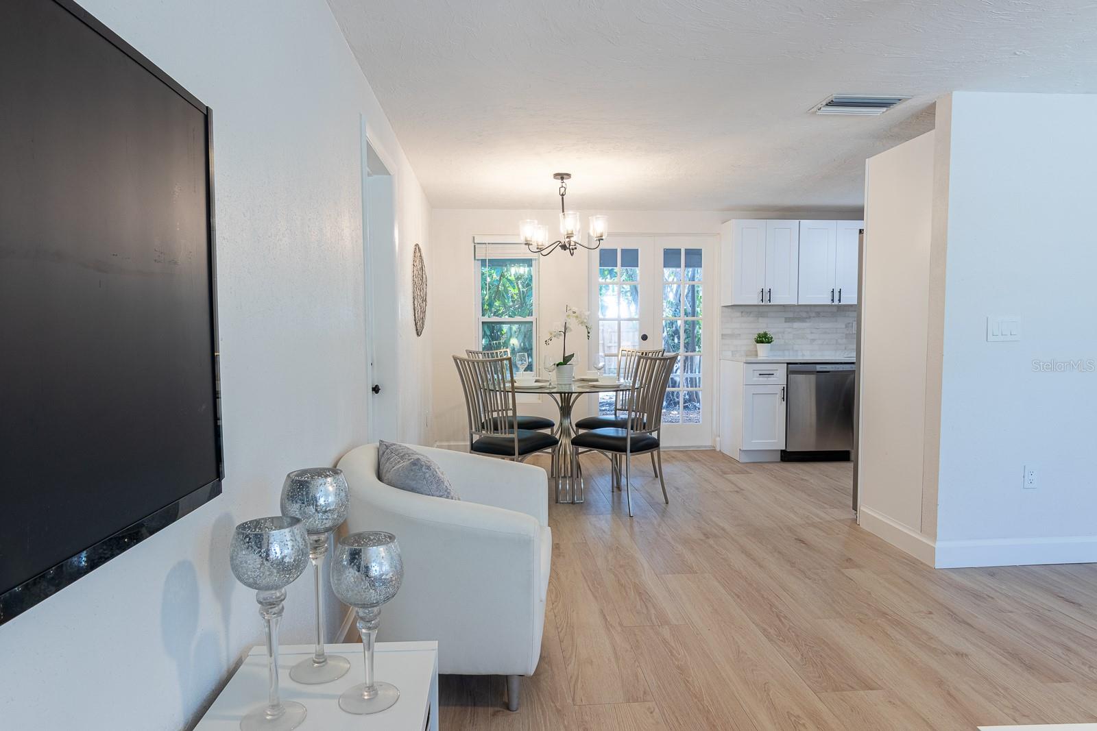 Image 8 of 34 For 420 Archibald Avenue