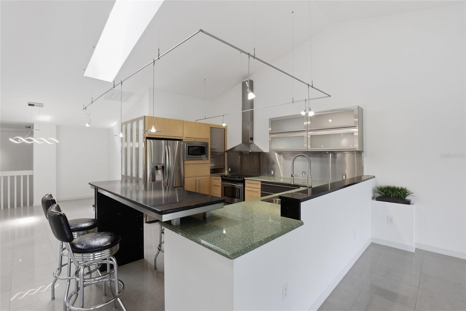 Image 11 of 51 For 5588 Golf Pointe Drive 1