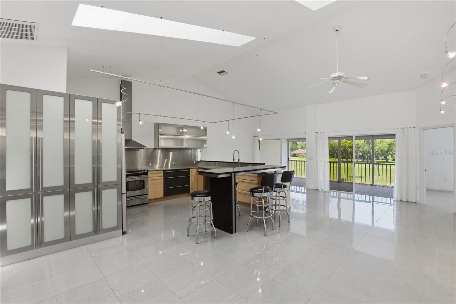 Image 13 of 51 For 5588 Golf Pointe Drive 1