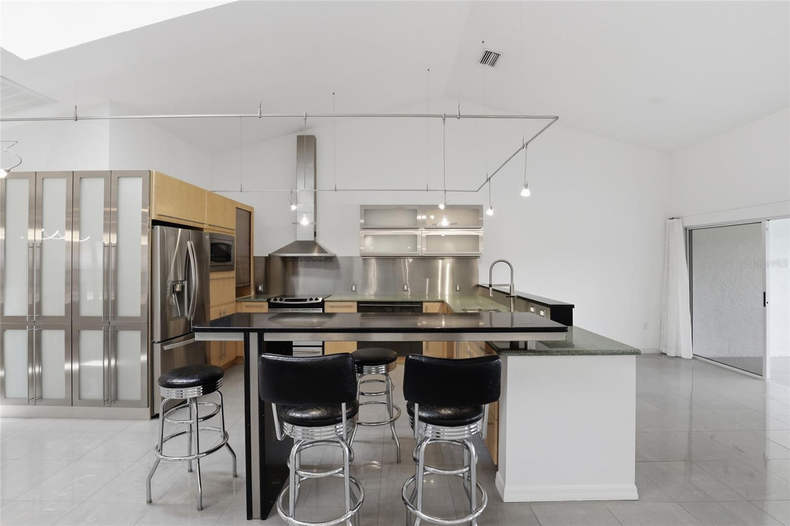 Image 14 of 51 For 5588 Golf Pointe Drive 1