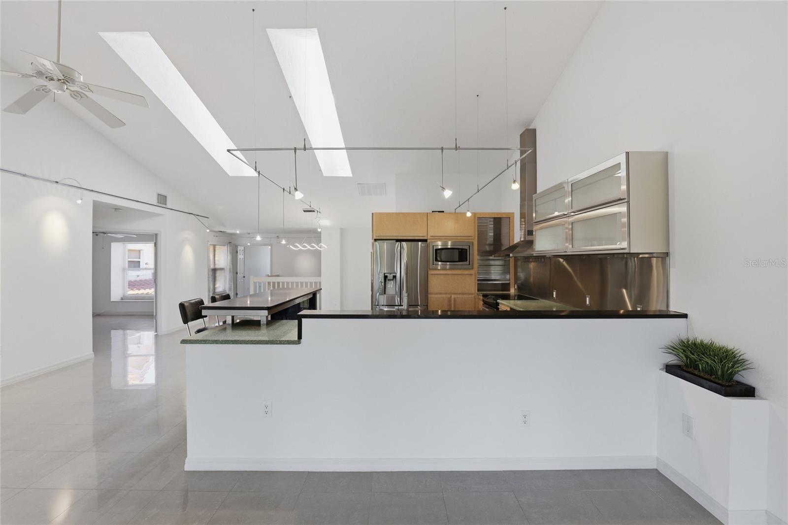 Image 15 of 51 For 5588 Golf Pointe Drive 1