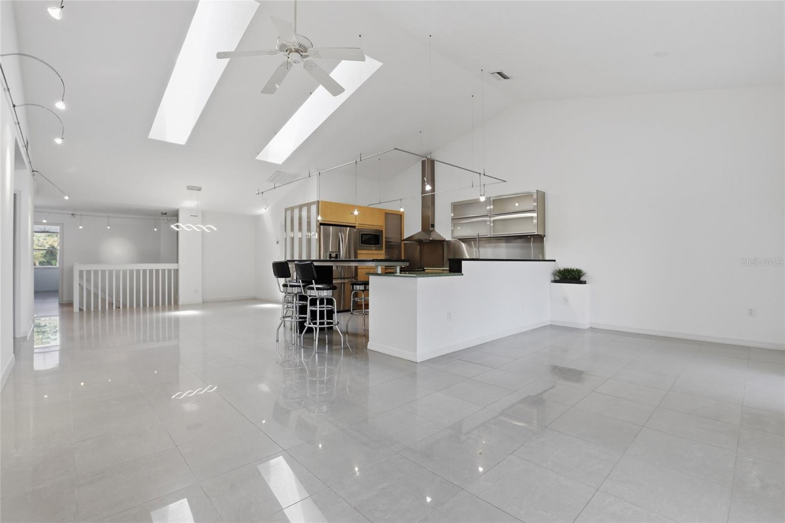 Image 16 of 51 For 5588 Golf Pointe Drive 1