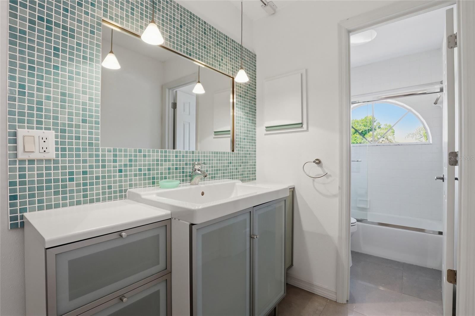 Image 20 of 51 For 5588 Golf Pointe Drive 1