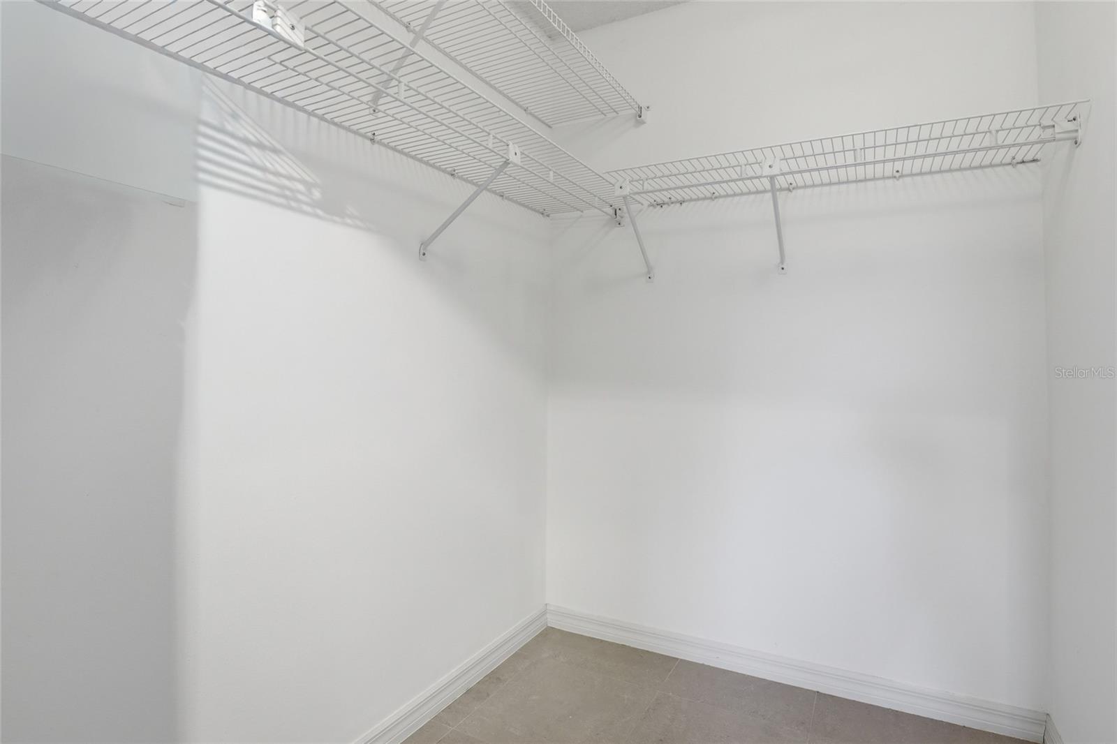 Image 22 of 51 For 5588 Golf Pointe Drive 1