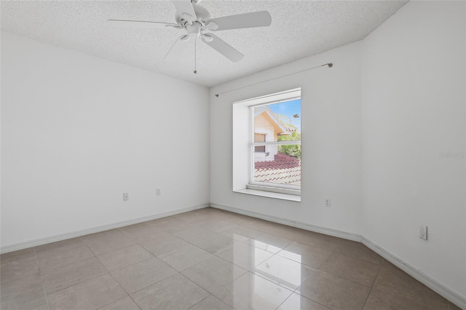 Image 23 of 51 For 5588 Golf Pointe Drive 1