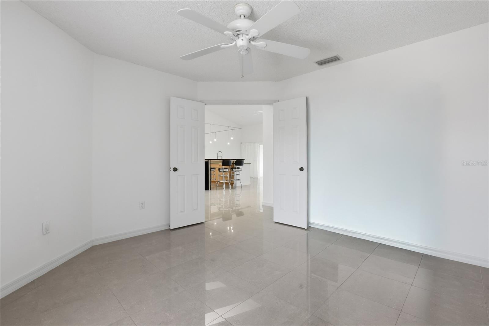 Image 24 of 51 For 5588 Golf Pointe Drive 1