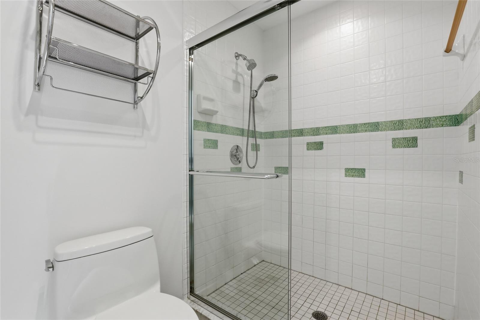 Image 30 of 51 For 5588 Golf Pointe Drive 1