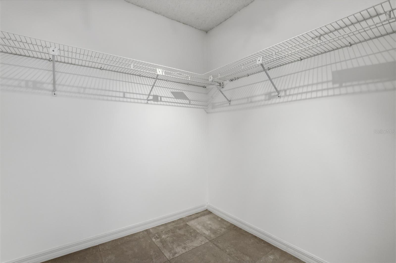 Image 31 of 51 For 5588 Golf Pointe Drive 1