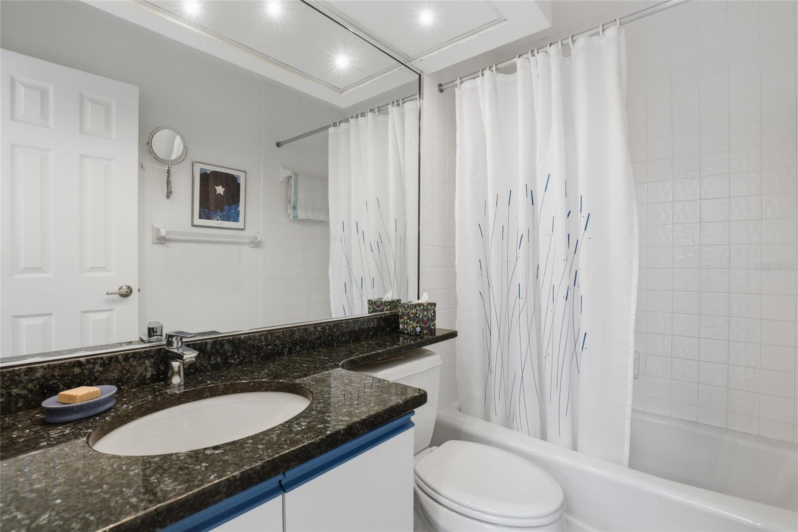 Image 38 of 51 For 5588 Golf Pointe Drive 1