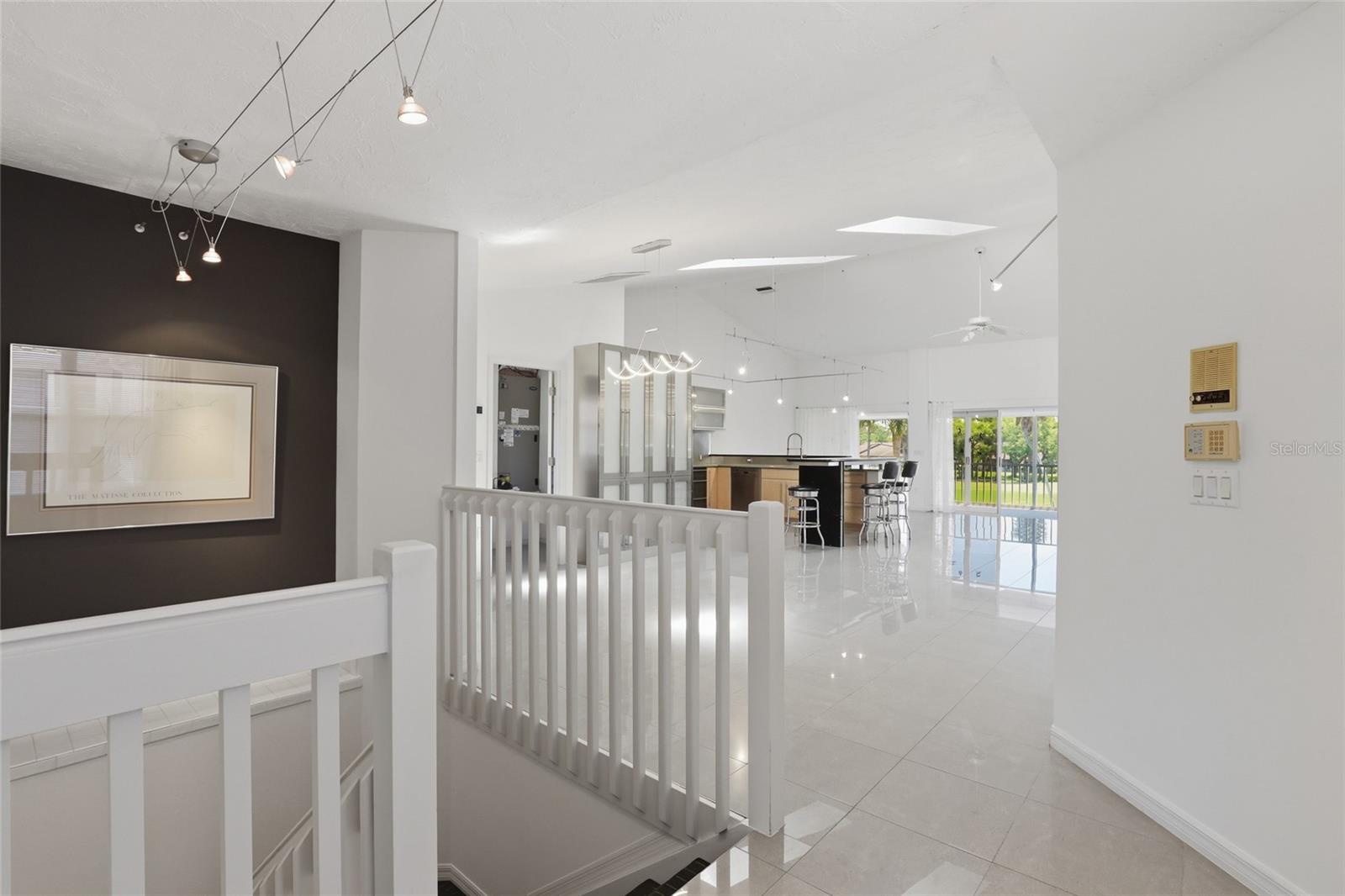 Image 6 of 51 For 5588 Golf Pointe Drive 1