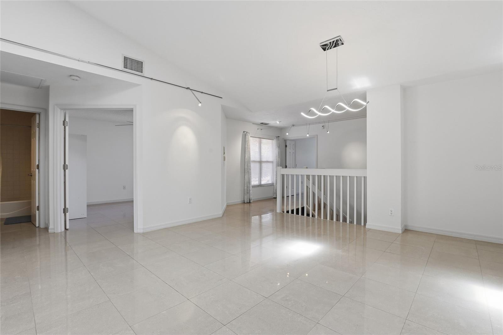 Image 8 of 51 For 5588 Golf Pointe Drive 1