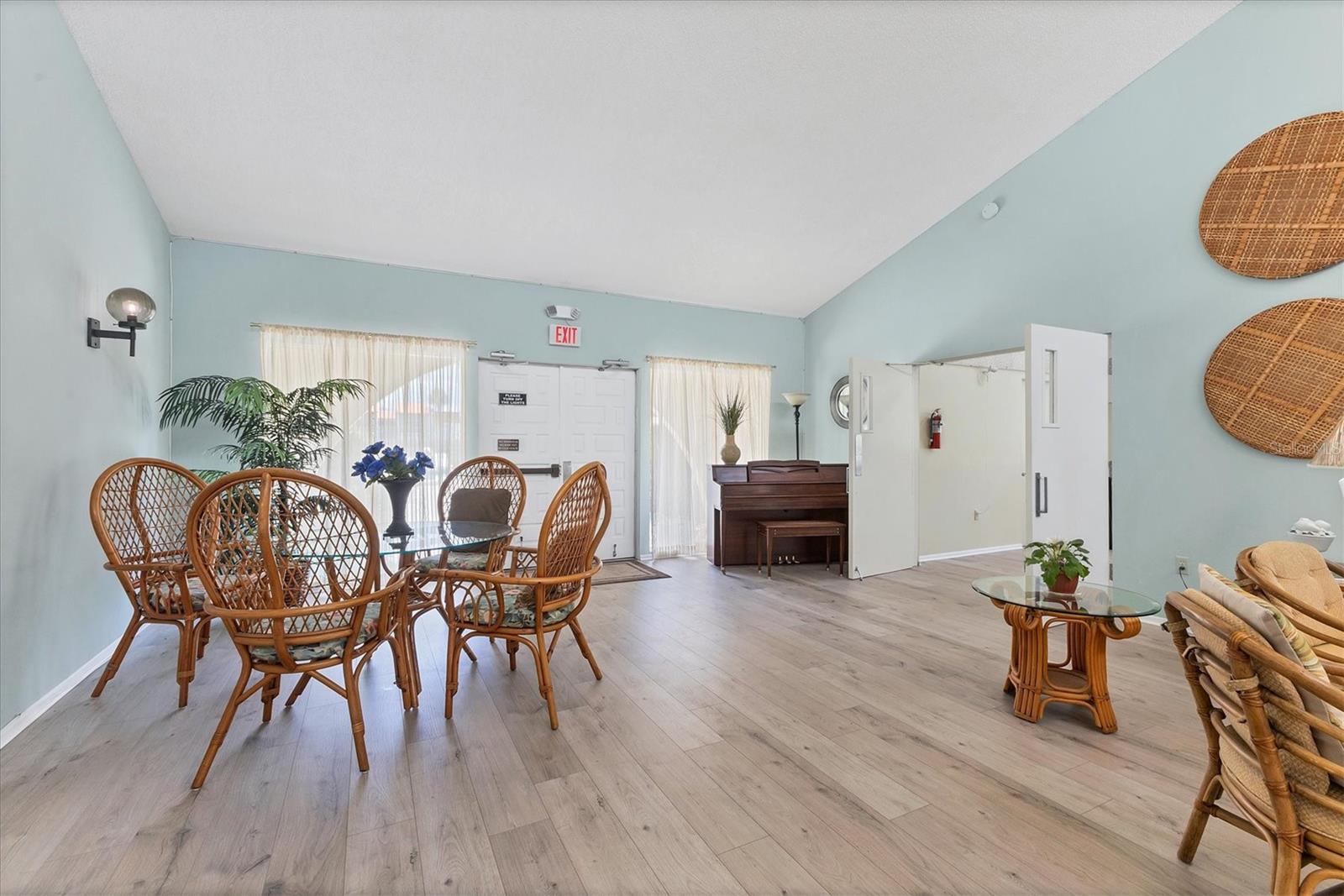 Image 40 of 48 For 3690 Pinecrest St  114