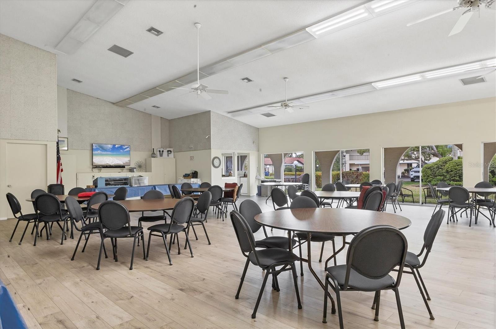 Image 43 of 48 For 3690 Pinecrest St  114