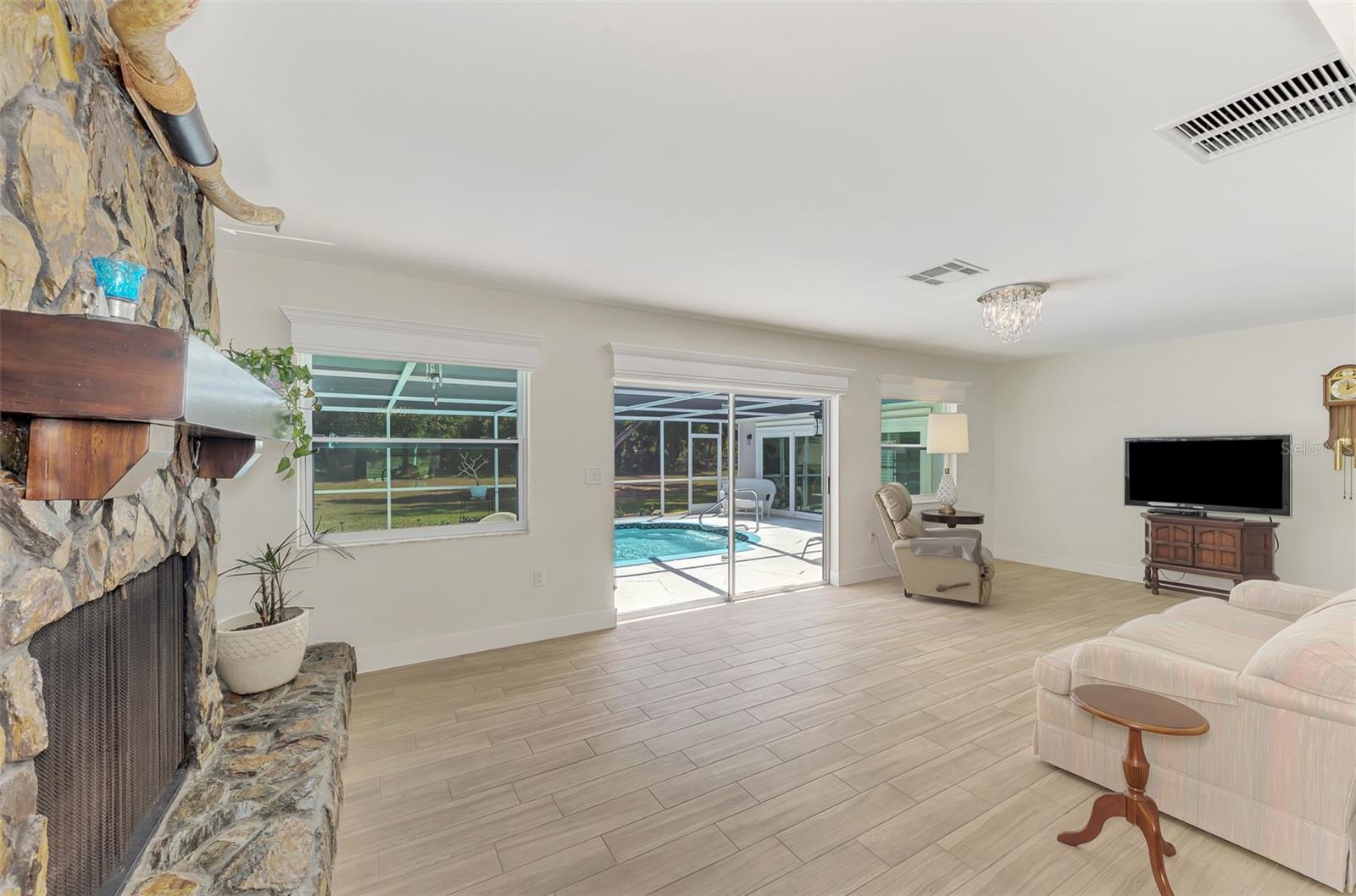 Image 14 of 47 For 1620 Mission Valley Boulevard