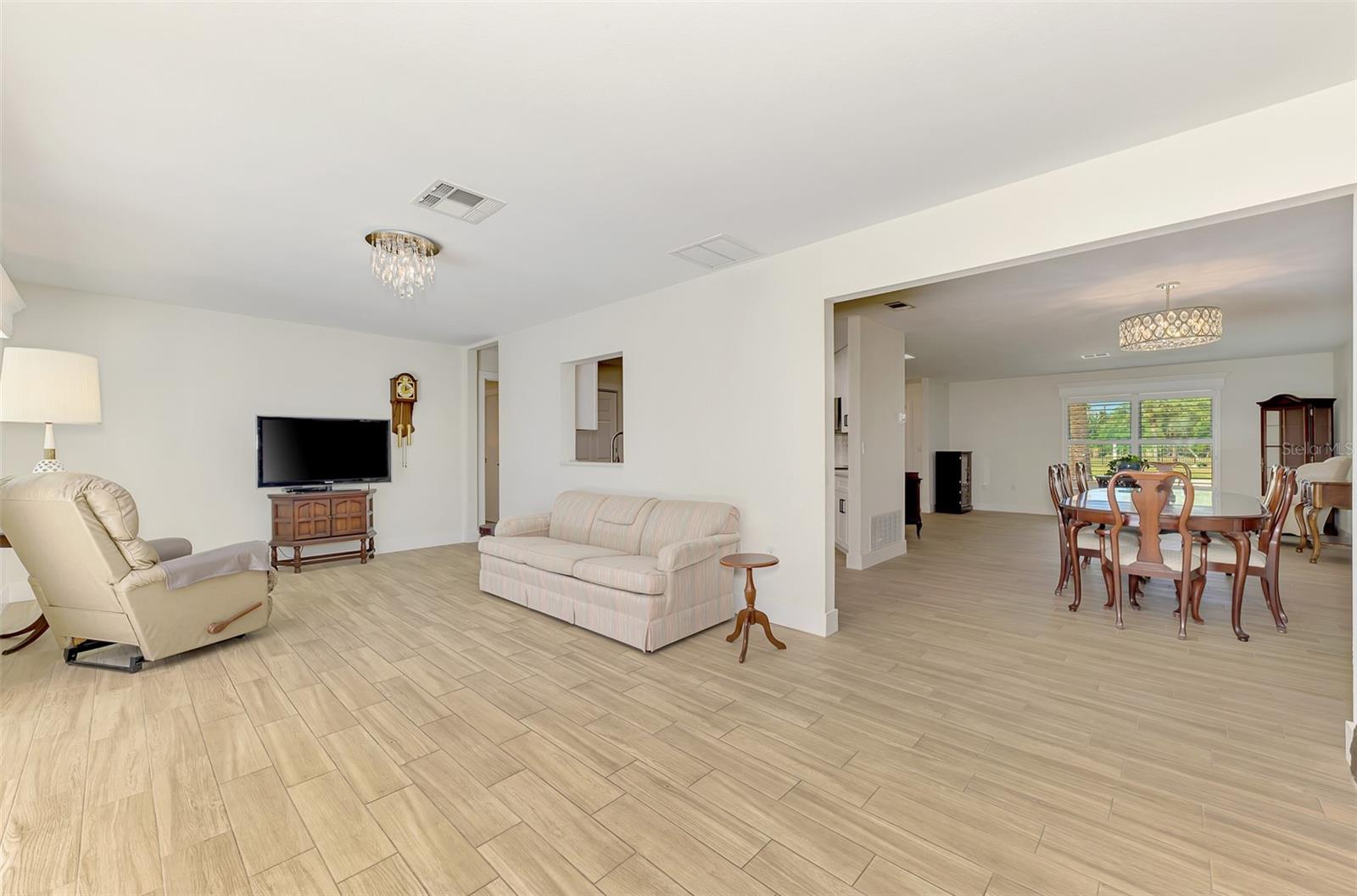 Image 17 of 47 For 1620 Mission Valley Boulevard