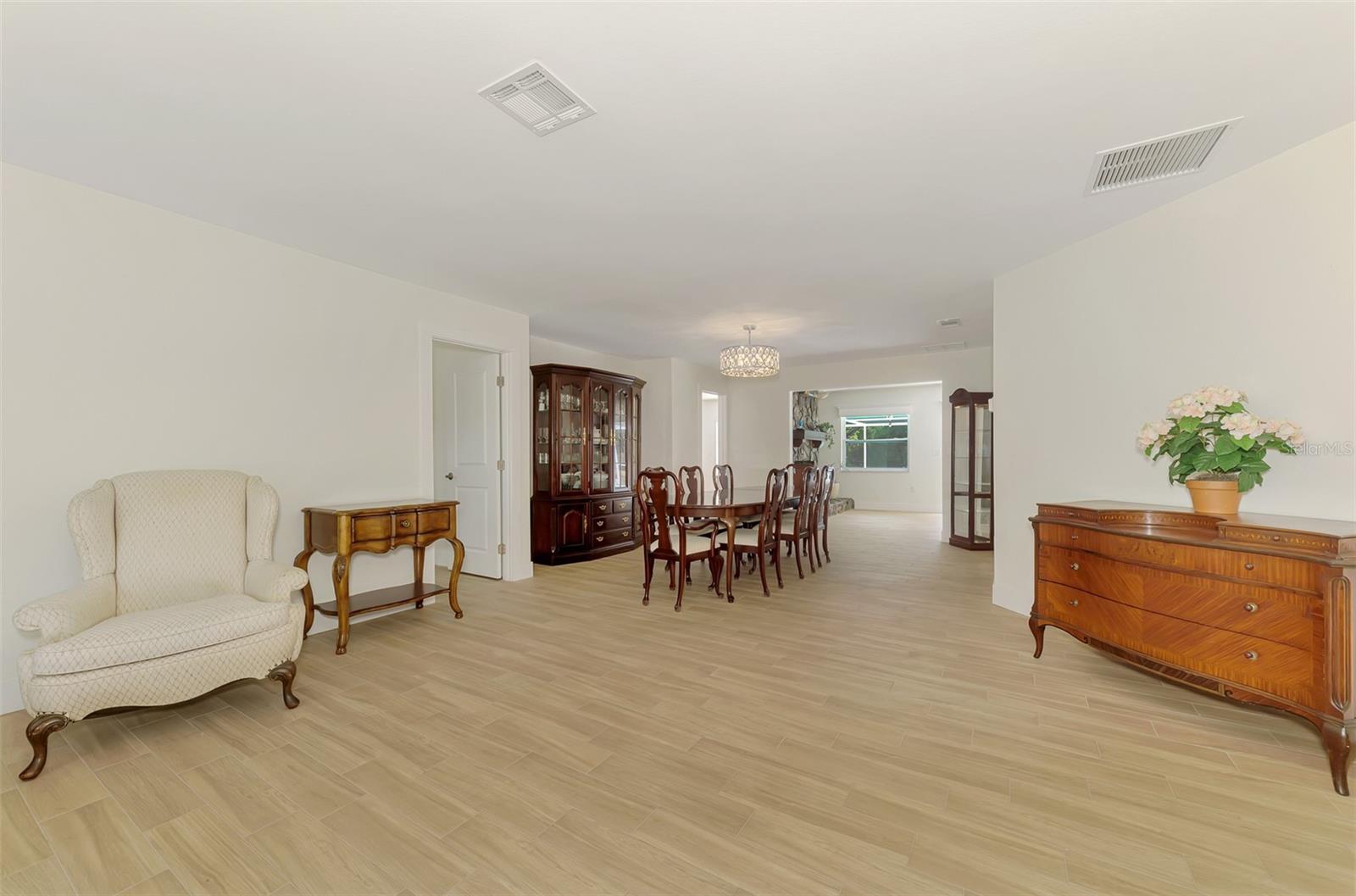 Image 8 of 47 For 1620 Mission Valley Boulevard