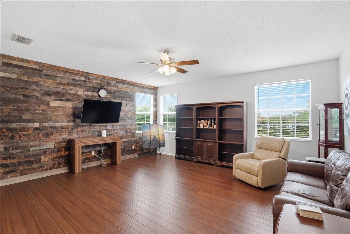 Image 19 of 47 For 7860 Atwood Drive