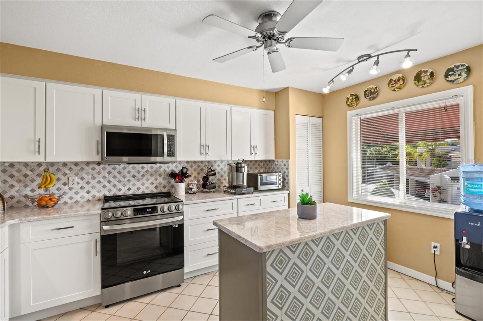 Image 10 of 59 For 6101 34th Street W 26c