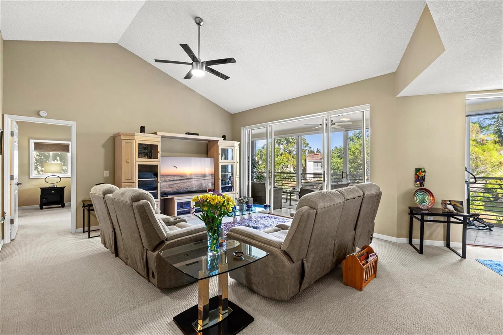 Image 17 of 59 For 6101 34th Street W 26c