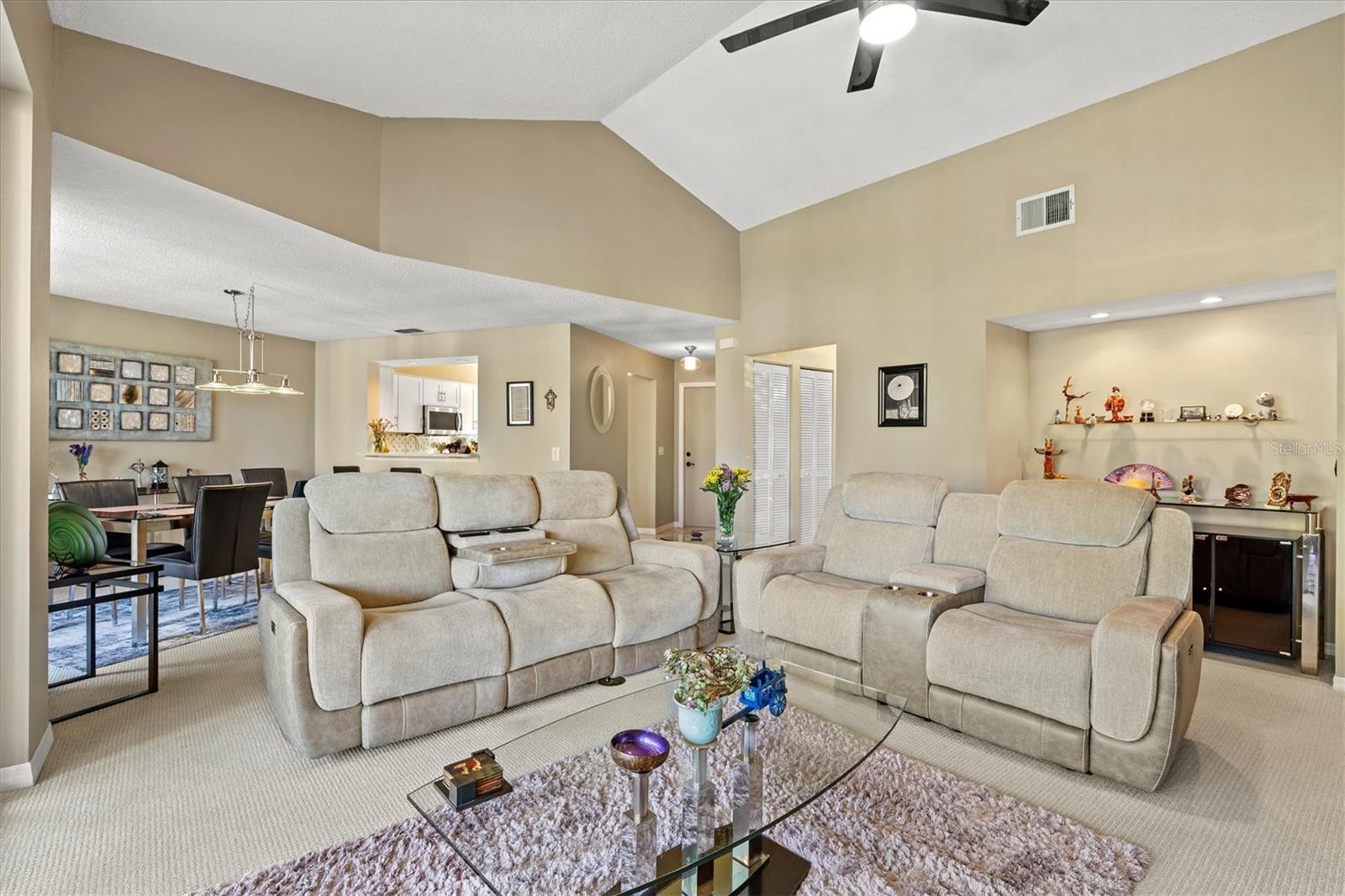 Image 19 of 59 For 6101 34th Street W 26c