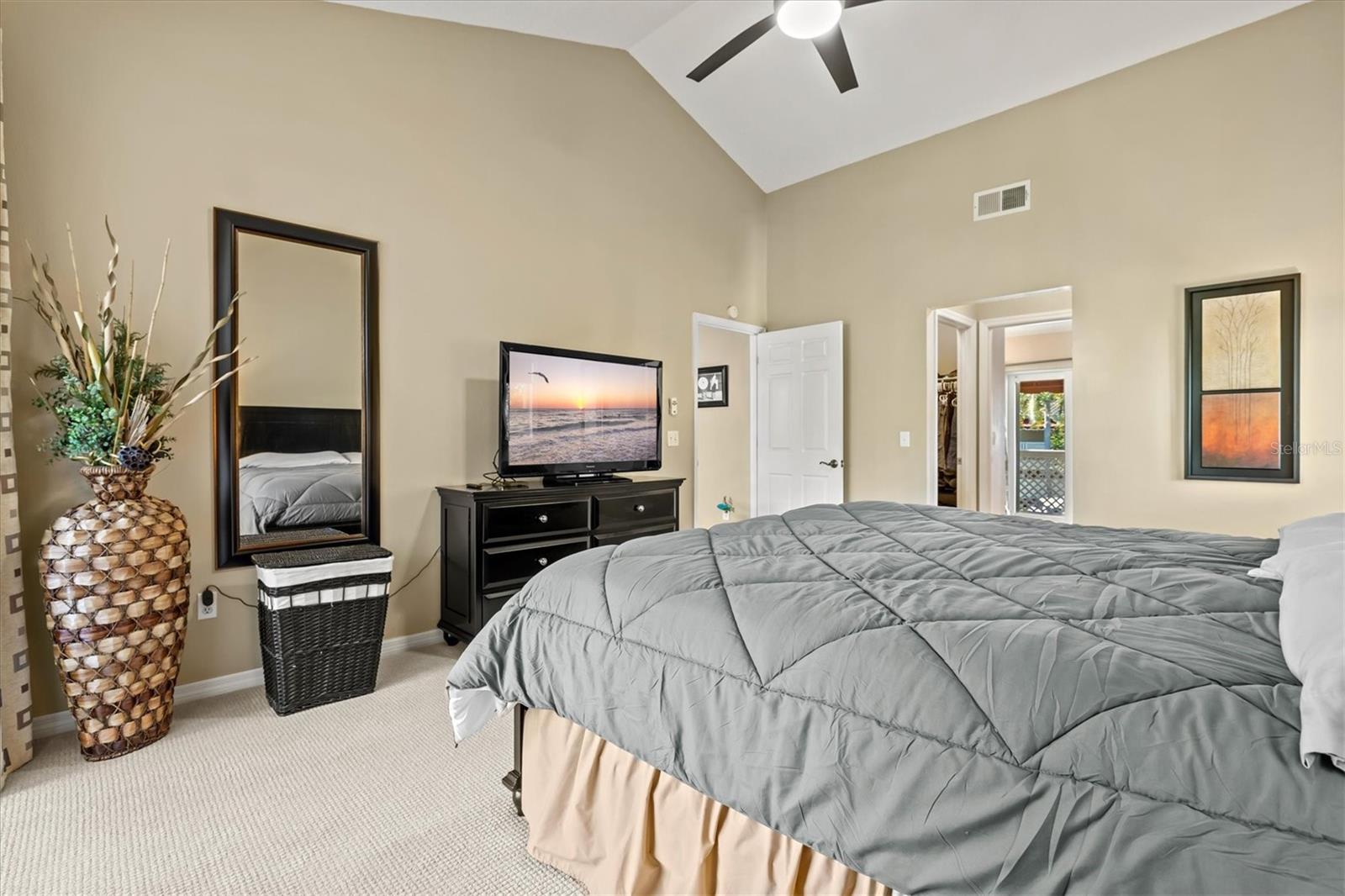 Image 28 of 59 For 6101 34th Street W 26c