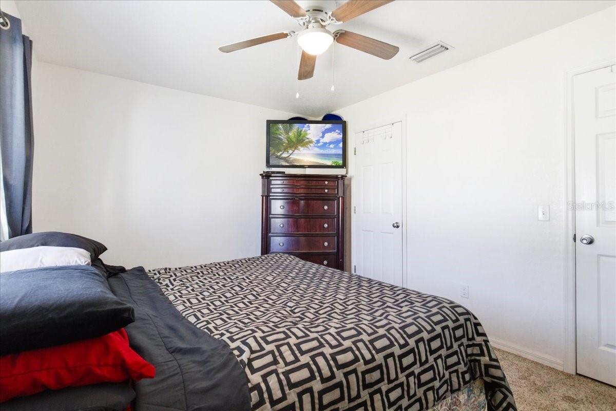 Image 18 of 38 For 5105 15th Street Court E