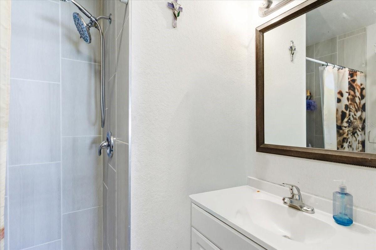 Image 21 of 38 For 5105 15th Street Court E