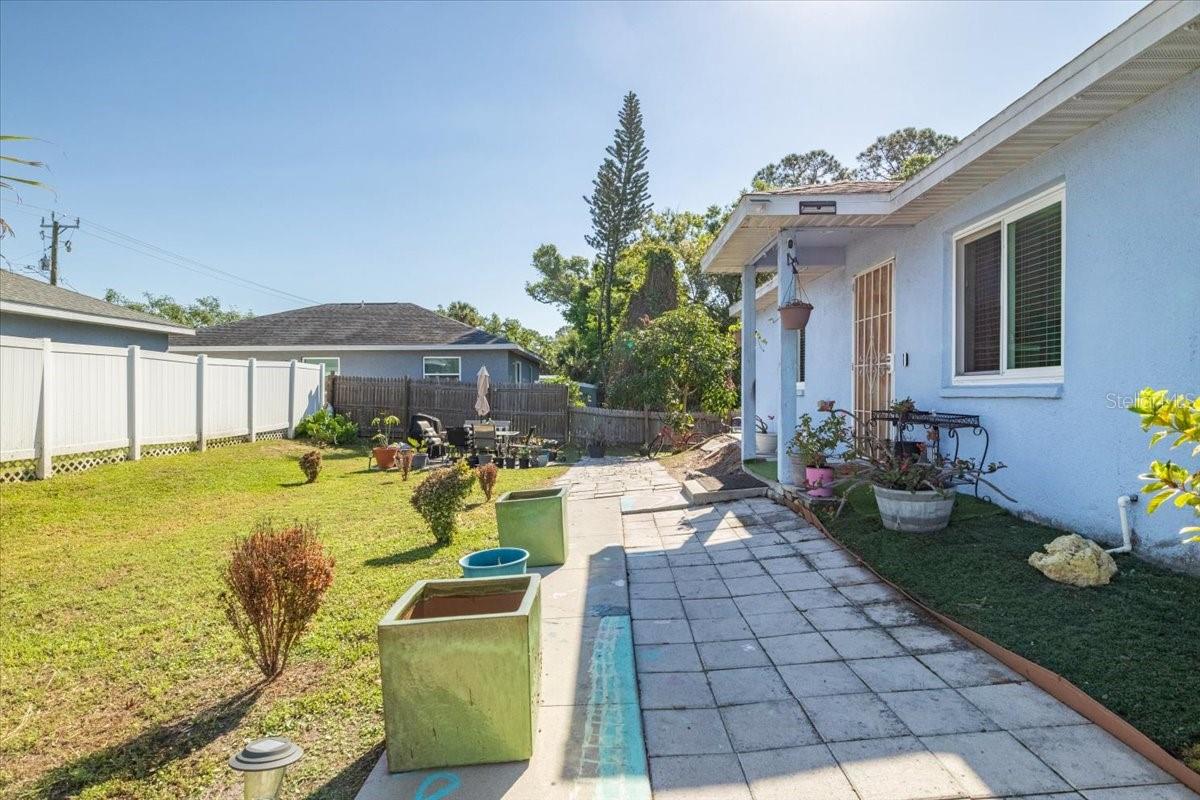 Image 3 of 38 For 5105 15th Street Court E