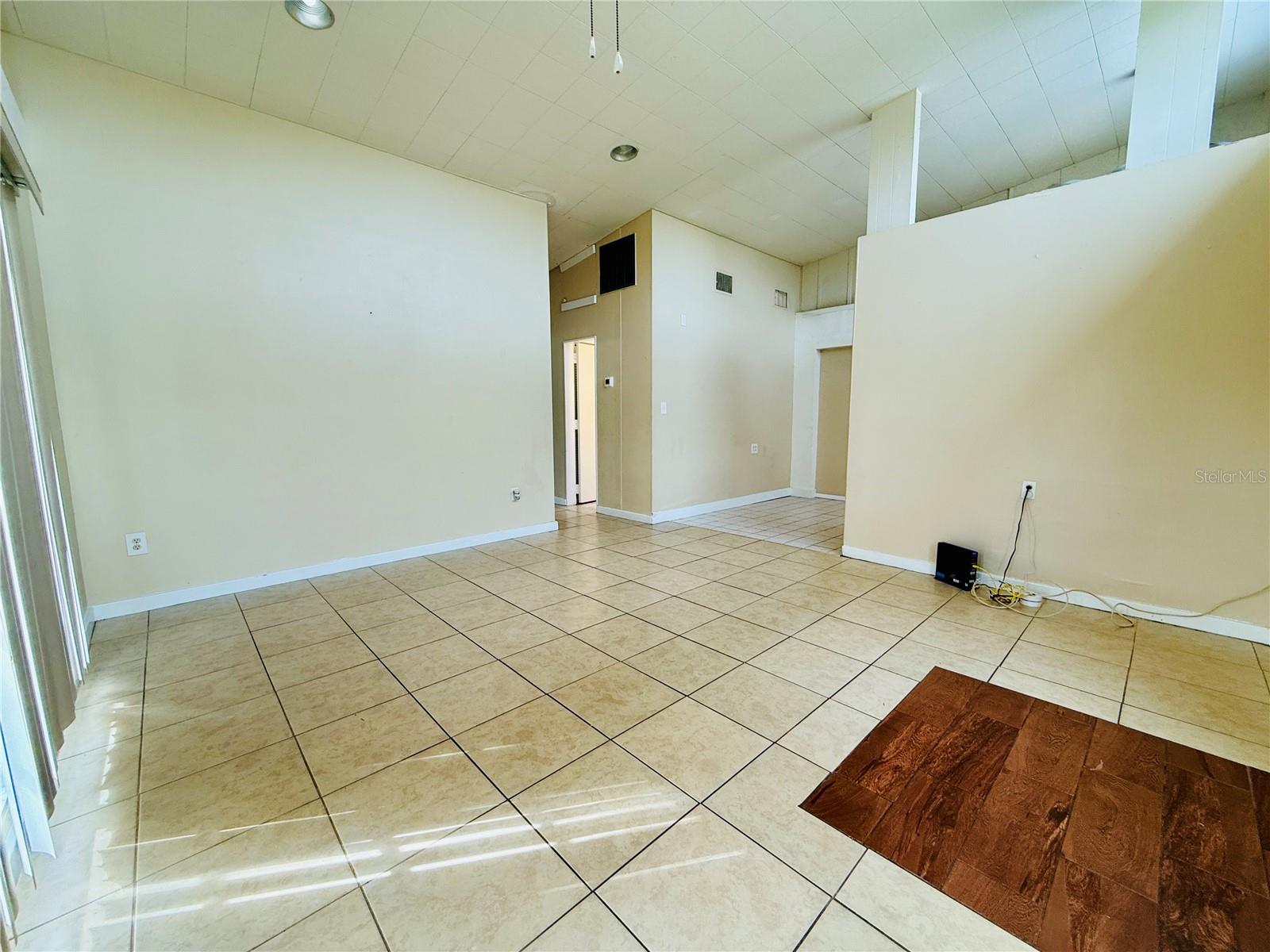 Image 2 of 8 For 164 Tradewinds Drive Nw