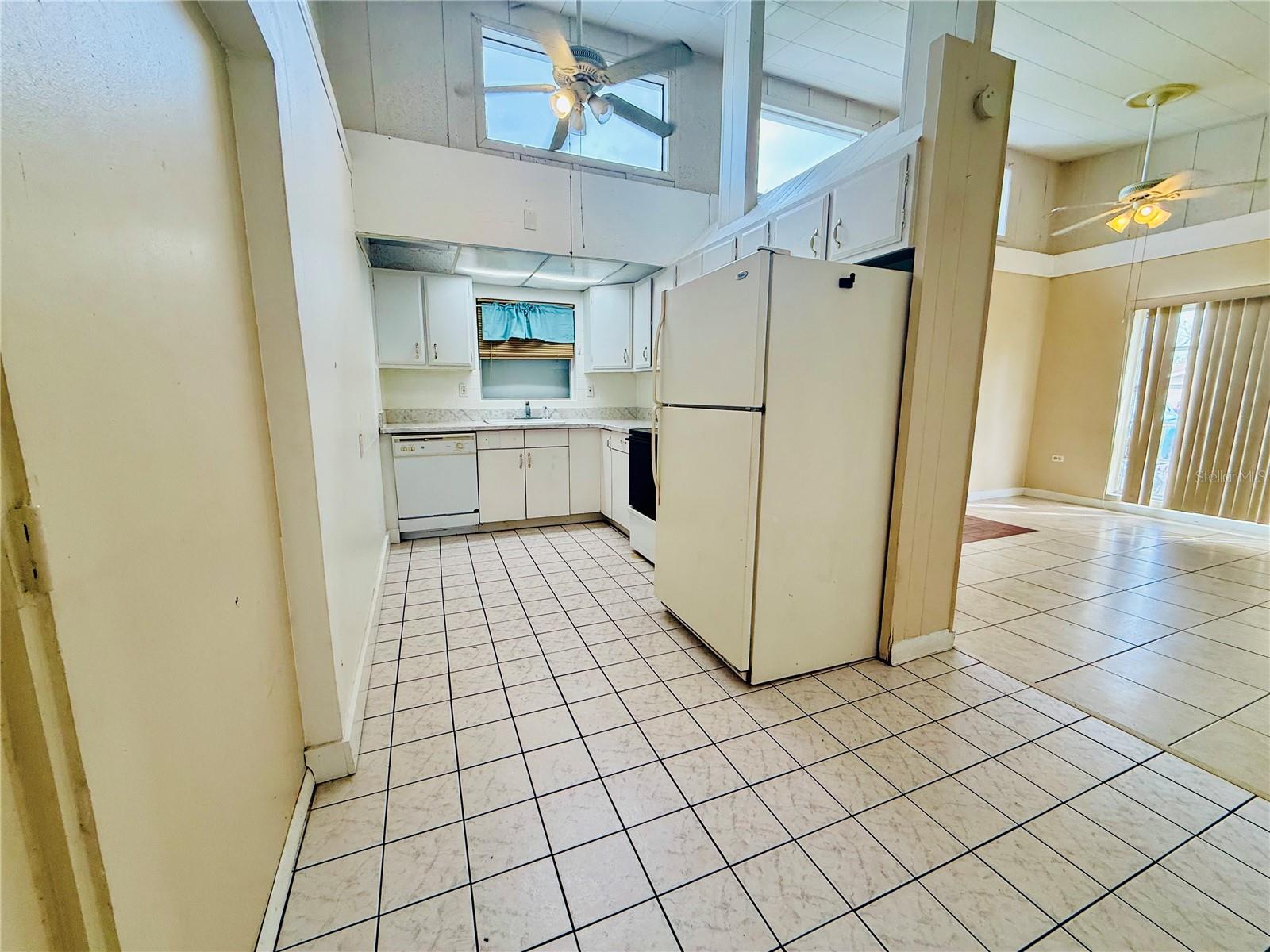 Image 3 of 8 For 164 Tradewinds Drive Nw