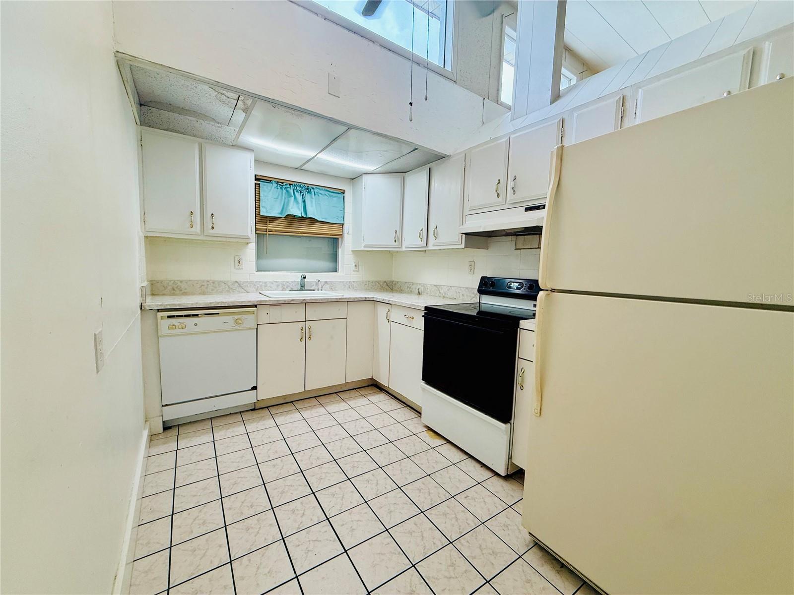 Image 4 of 8 For 164 Tradewinds Drive Nw