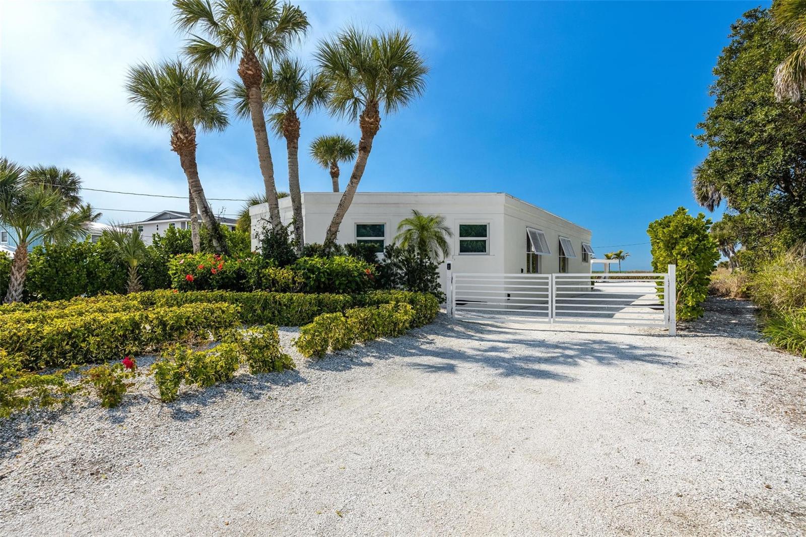 Listing photo id 9 for 2740 Beach Road B