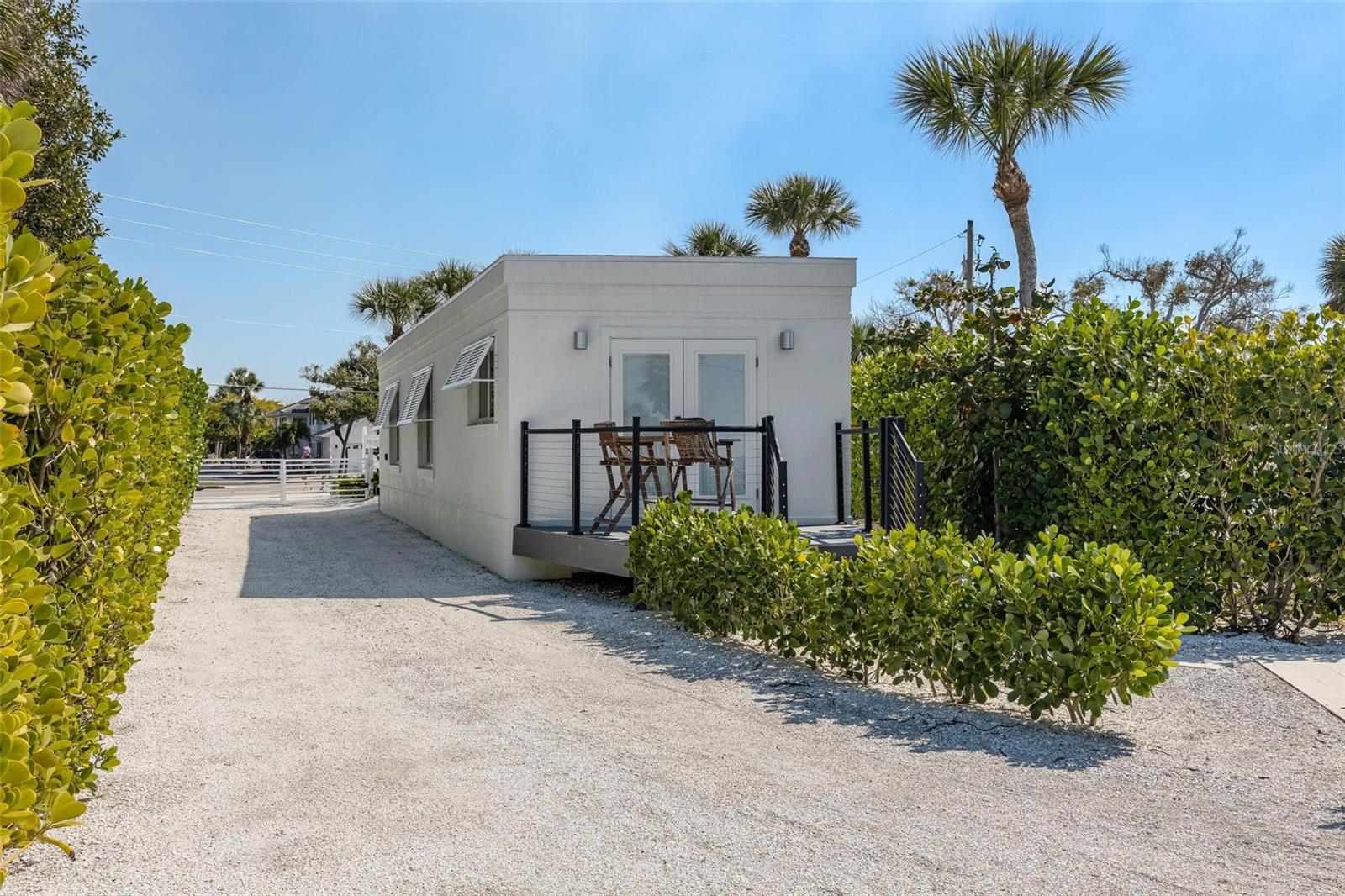 Listing photo id 10 for 2740 Beach Road B