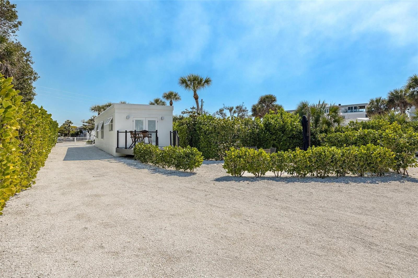 Listing photo id 11 for 2740 Beach Road B