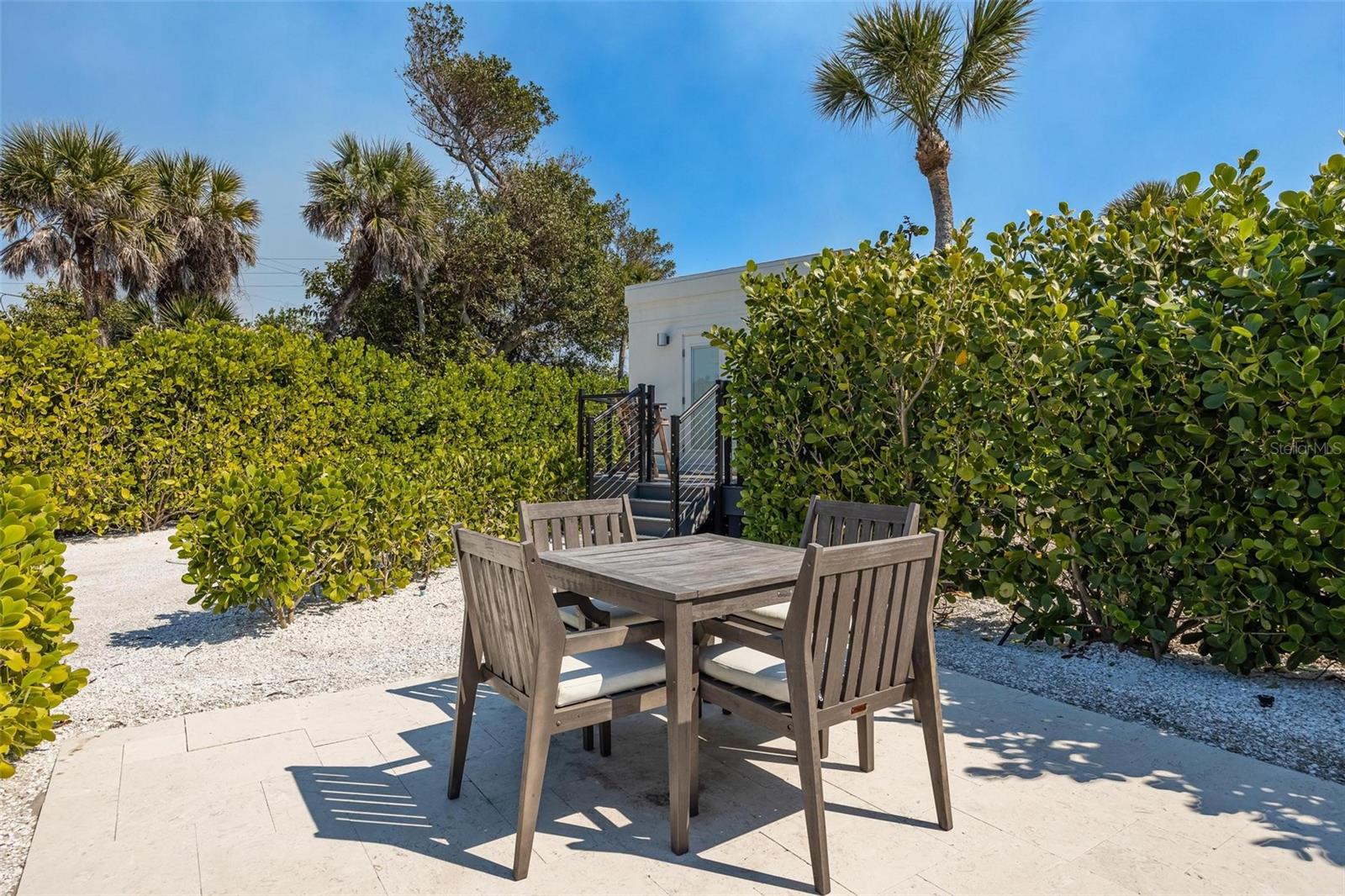 Listing photo id 12 for 2740 Beach Road B
