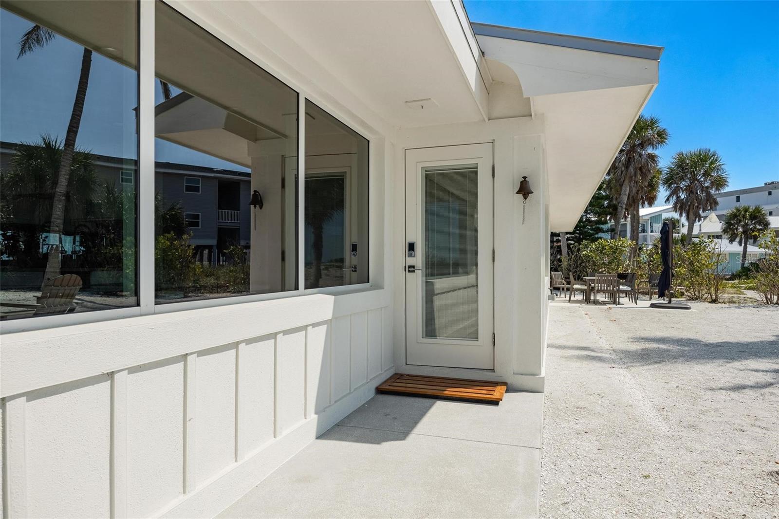 Listing photo id 16 for 2740 Beach Road B