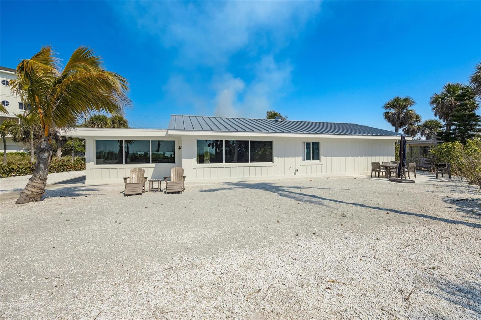 Listing photo id 19 for 2740 Beach Road B