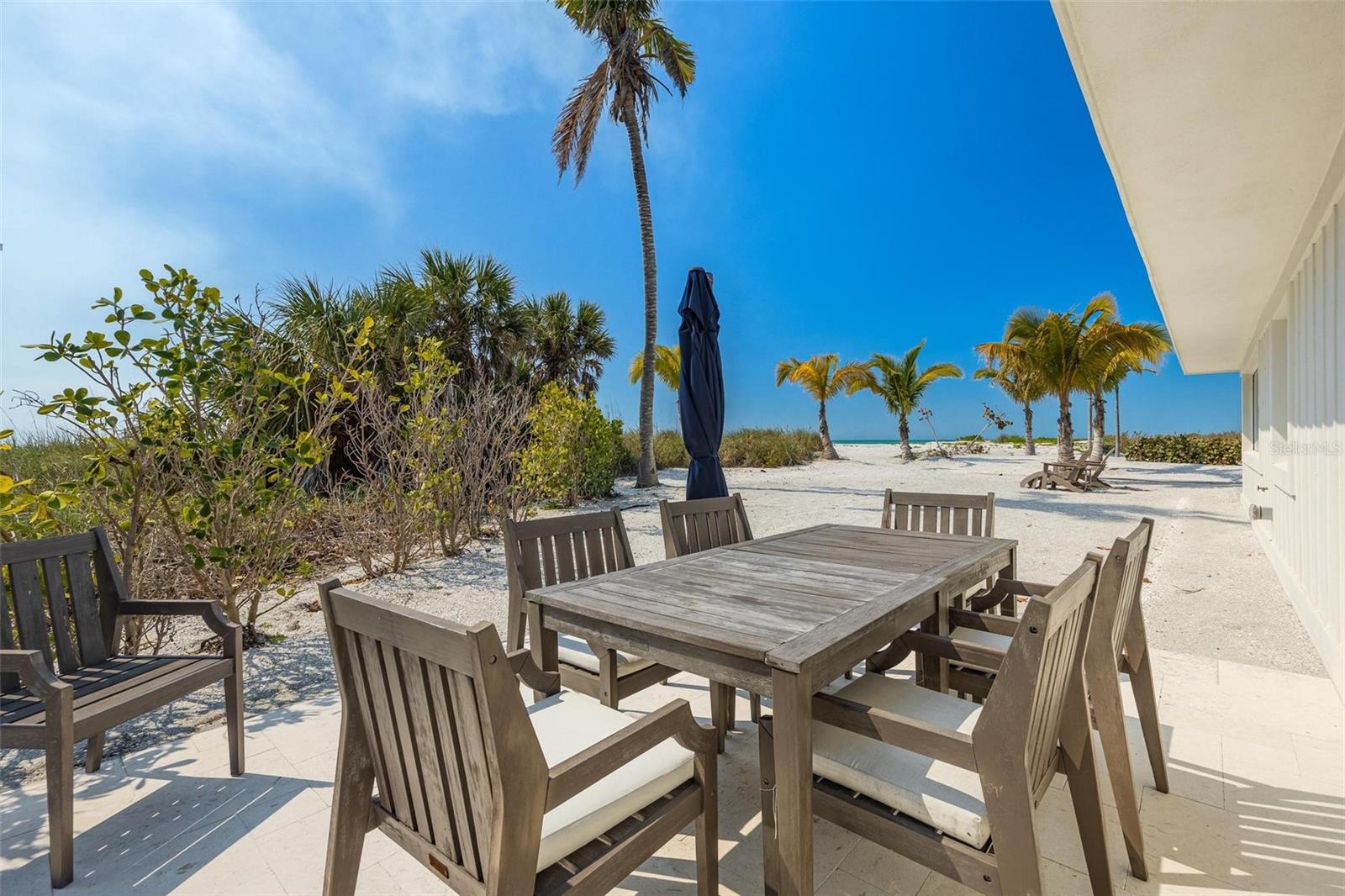 Listing photo id 20 for 2740 Beach Road B