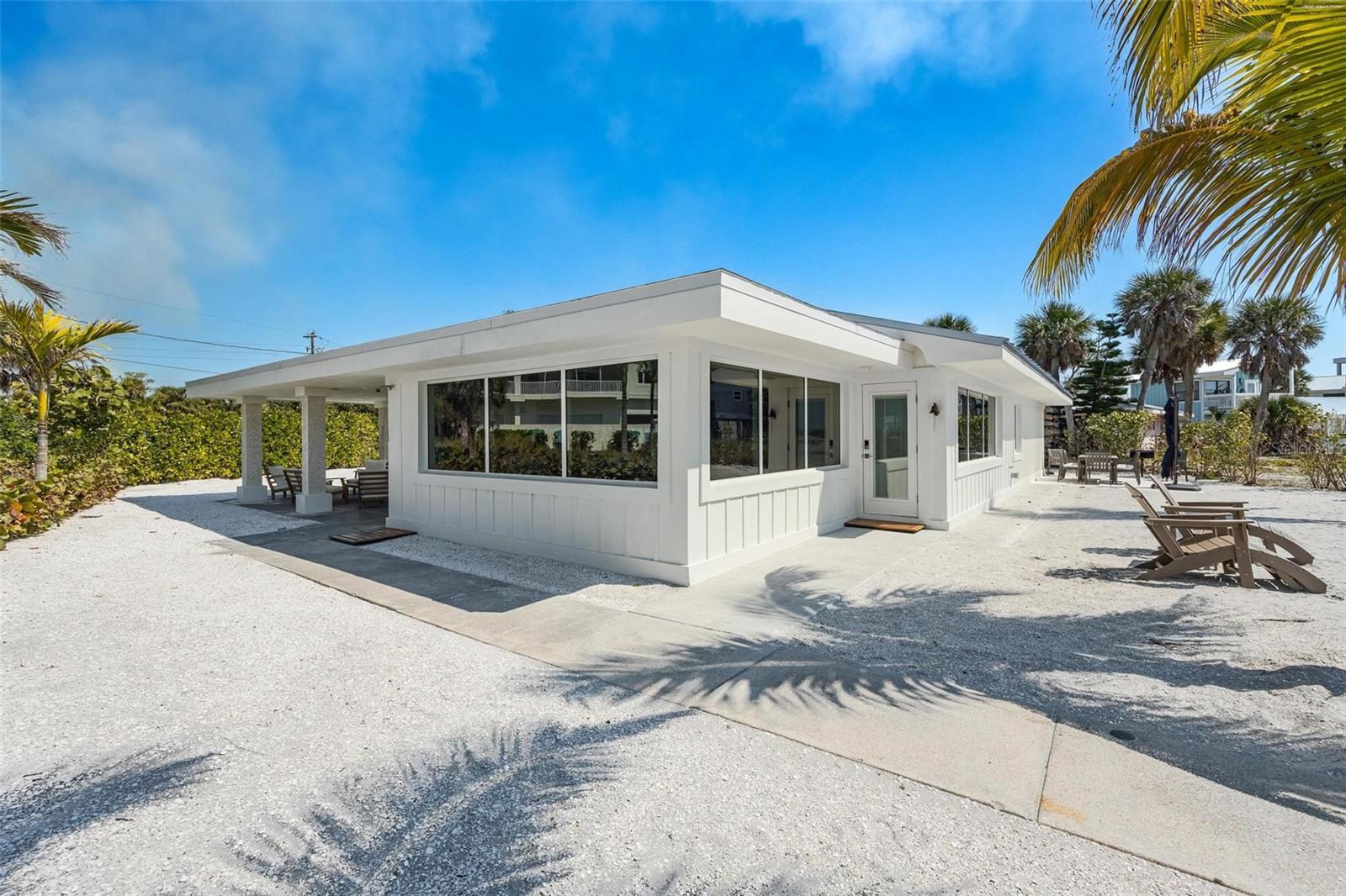 Listing photo id 24 for 2740 Beach Road B