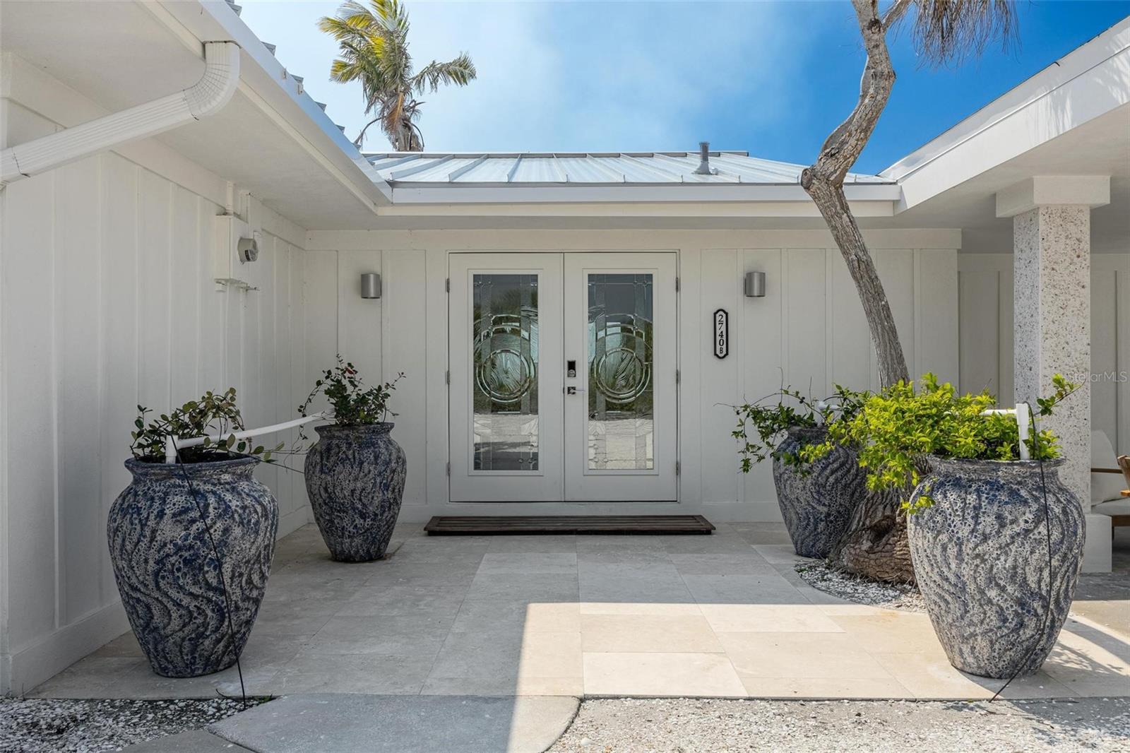 Listing photo id 1 for 2740 Beach Road B