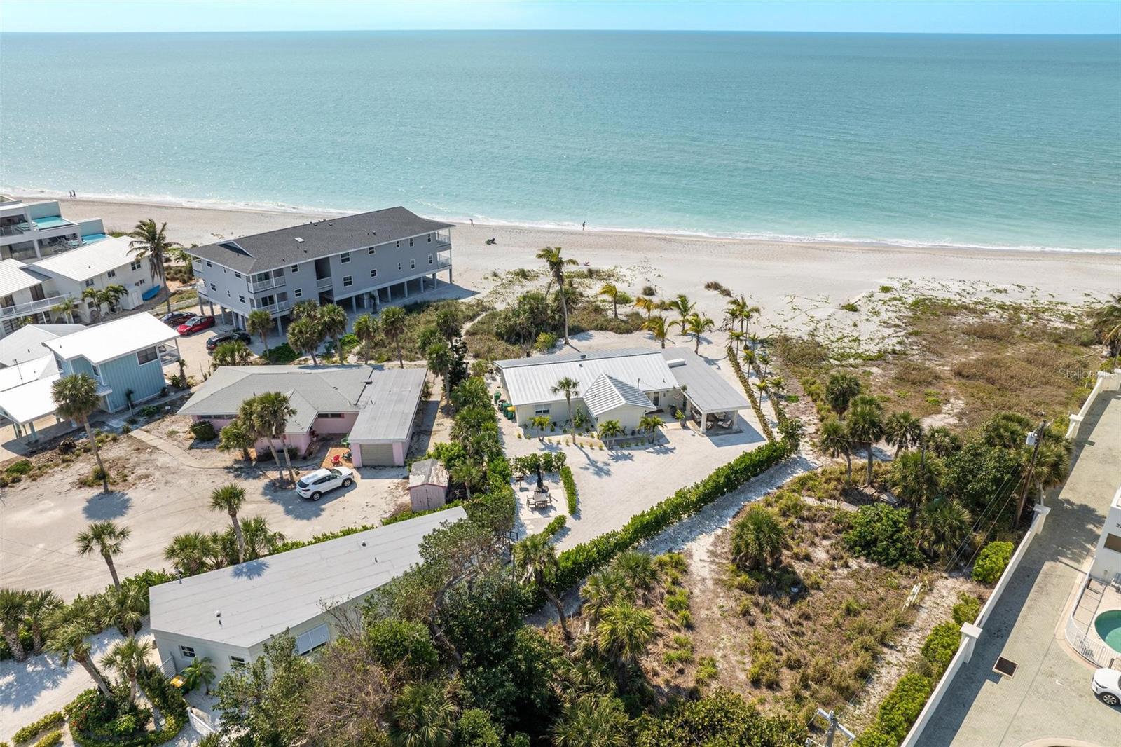 Listing photo id 28 for 2740 Beach Road B