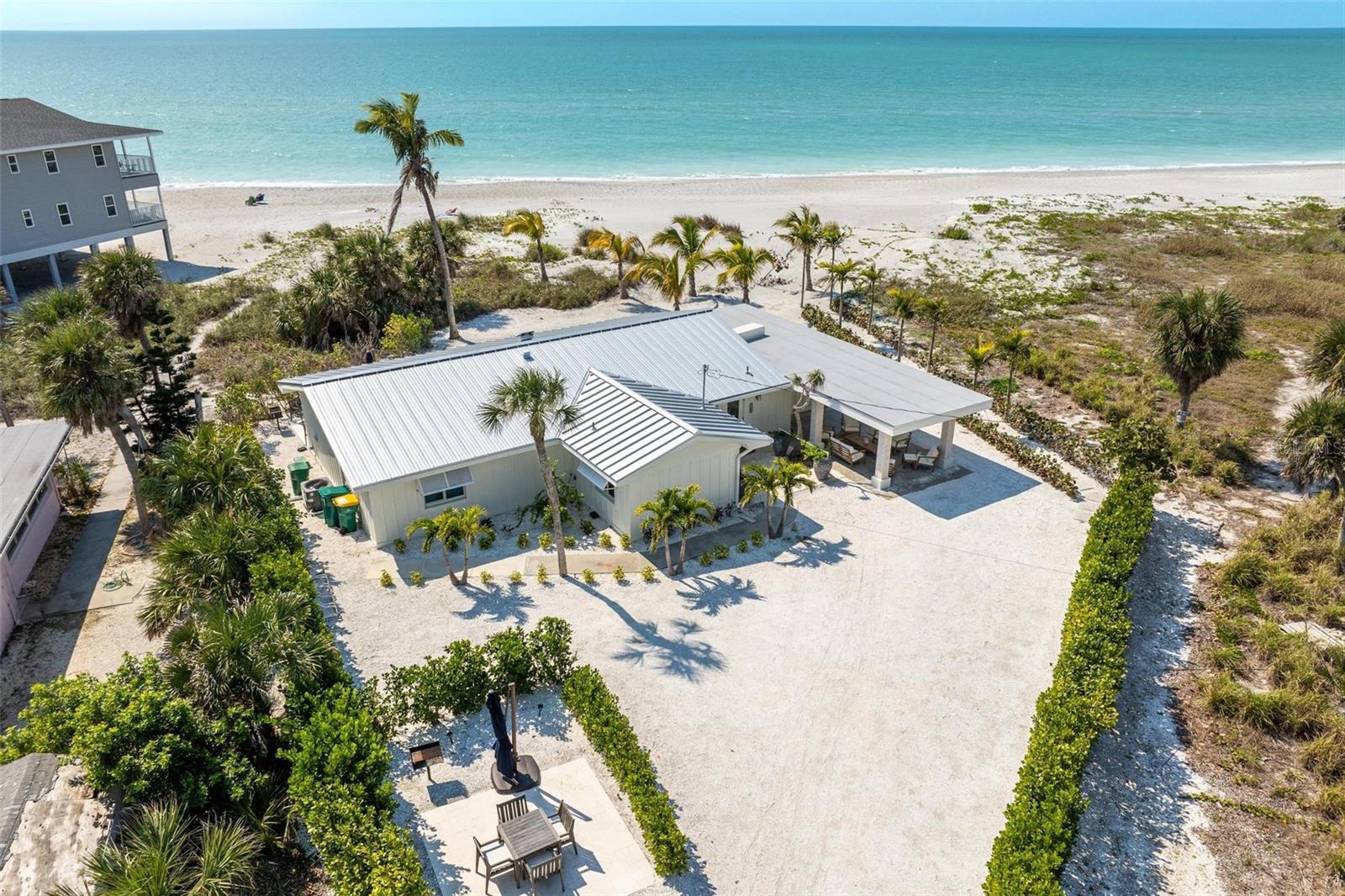 Listing photo id 30 for 2740 Beach Road B